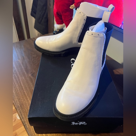 Gently worn size 9 Coach Lory Leather Bootie - Picture 2 of 5